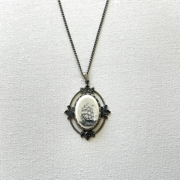 Vintage White Ship Cameo Pendant Necklace - Picture 3 of 5